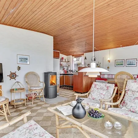 Tatil Evi Lavrens - 200m From The Sea In Djursland And Mols By Interhome